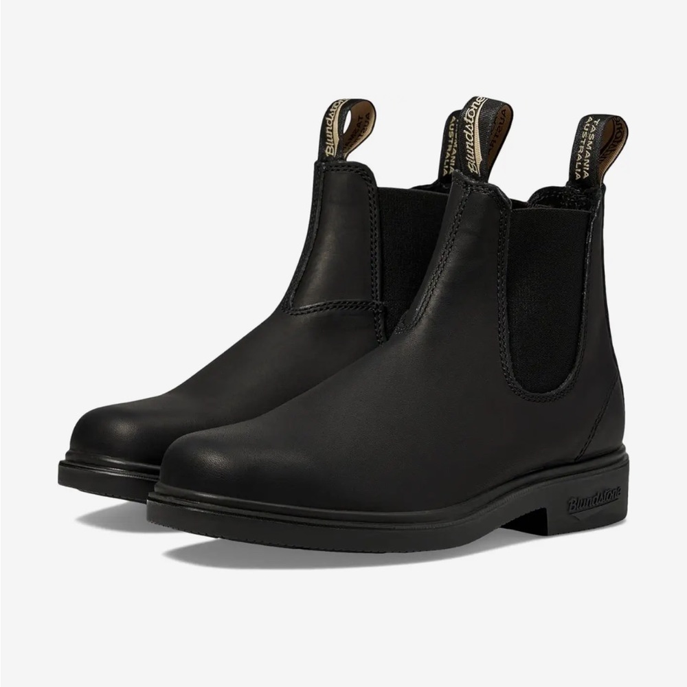 Blundstone #063 Women’s Dress Chelsea Boots in size 6
